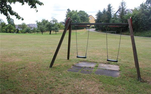 Auch unter dem heutigen Bolzplatz am Spielplatz Steglen liegen Altlasten verborgen. Bis 1972 befand sich dort eine Müllkippe. GB-Foto: Schnurr