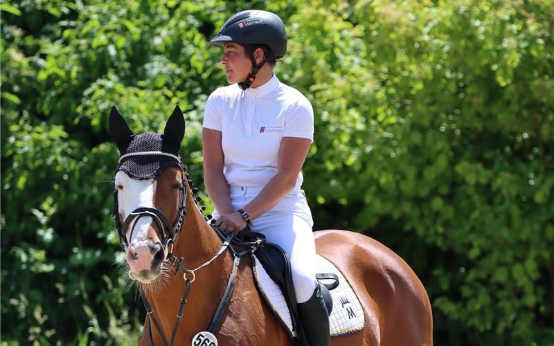 Auf Erfolgskurs: Hohe-Eichen-Springreiterin Eva-Maria Lühr mit Tecumseh. GB-Foto: Häusler