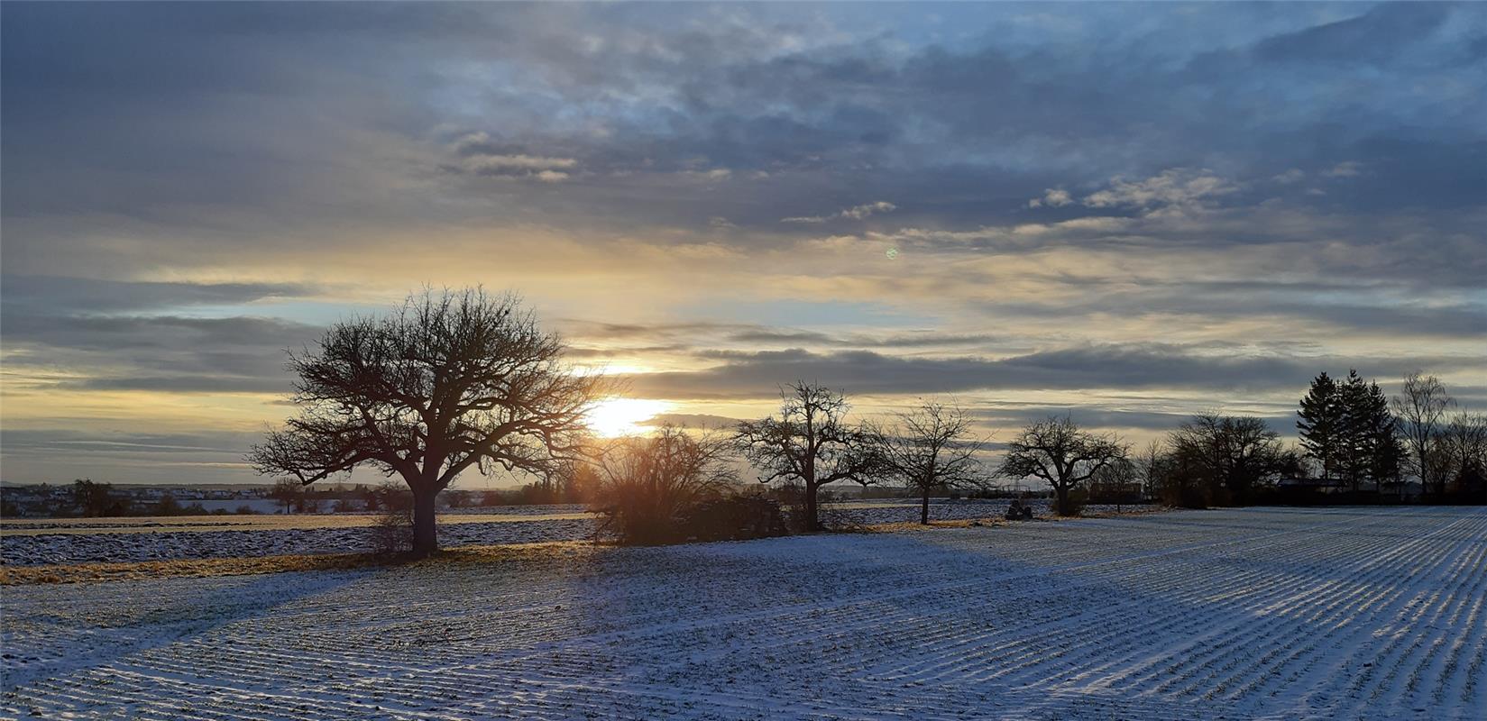 "Auf dem Weg zur Autobahn in Gärtringen musste ich - bei dieser Abendstimmung - ...