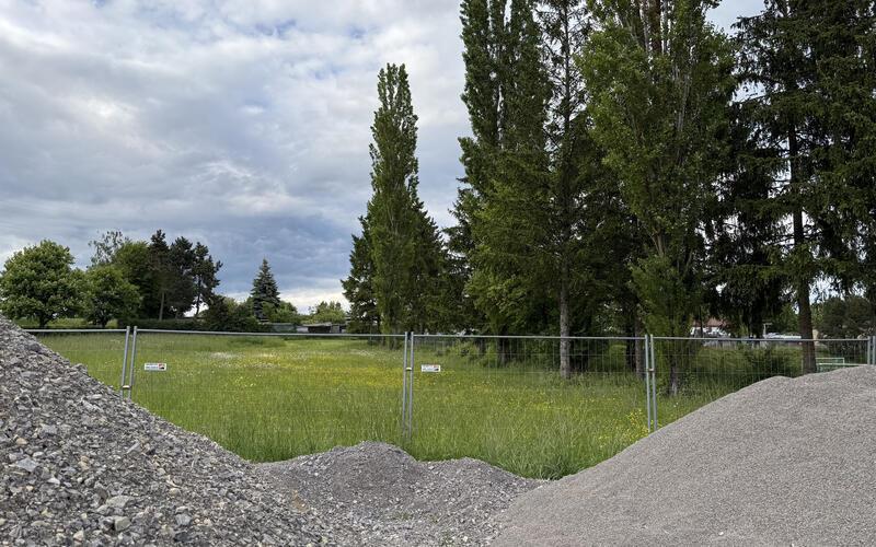 Auf dem bisherigen Mötzinger Festplatz soll ein Vereinsgelände entwickelt werden. GB-Foto: Priestersbach