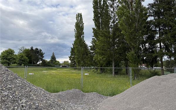 Auf dem bisherigen Mötzinger Festplatz soll ein Vereinsgelände entwickelt werden. GB-Foto: Priestersbach