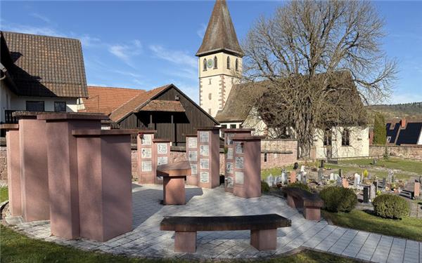 Auf den Wildberger Friedhöfen, wie hier in Gültlingen, wurden alle Grabfelder barrierefrei gestaltet. GB-Foto: Priestersbach