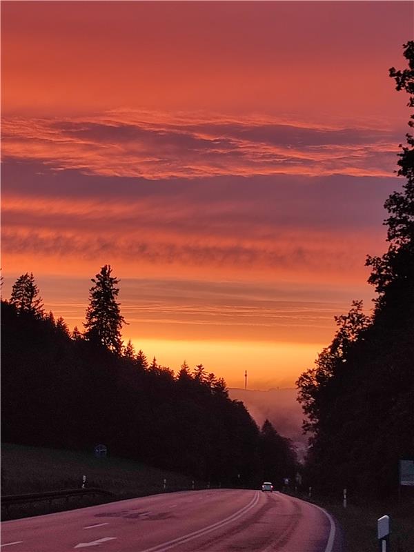 Auf der Fahrt von Bondorf nach Nagold haben mich diese wunderschönen Himmelsfarb...