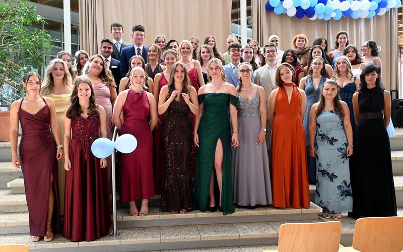 Auf die Abiturienten der Hilde-Domin-Schule wartet nun ein neuer Lebensabschnitt. GB-Foto: Holom
