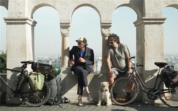 „Auf zwei Rädern“: Leises Roadmovie. GB-Foto: Weltkino Filmverleih/MESProductions/FcommeFilm/EmmanuelGuimier