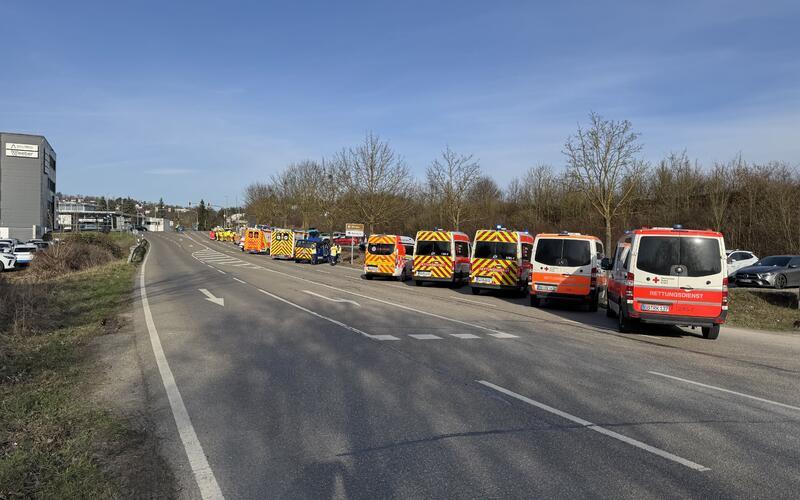 Aufgebot an Rettungskräften vor dem Engelbergtunnel am Dienstag. GB-Foto: SDMG/Dettenmeyer