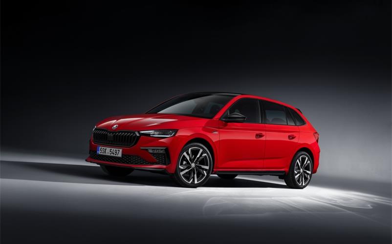 Aufgewertet: Der Škoda Scala wirkt, mit seinennachgeschärftenLinien, nun nochdynamischer.GB-Foto:IvoHercik.com