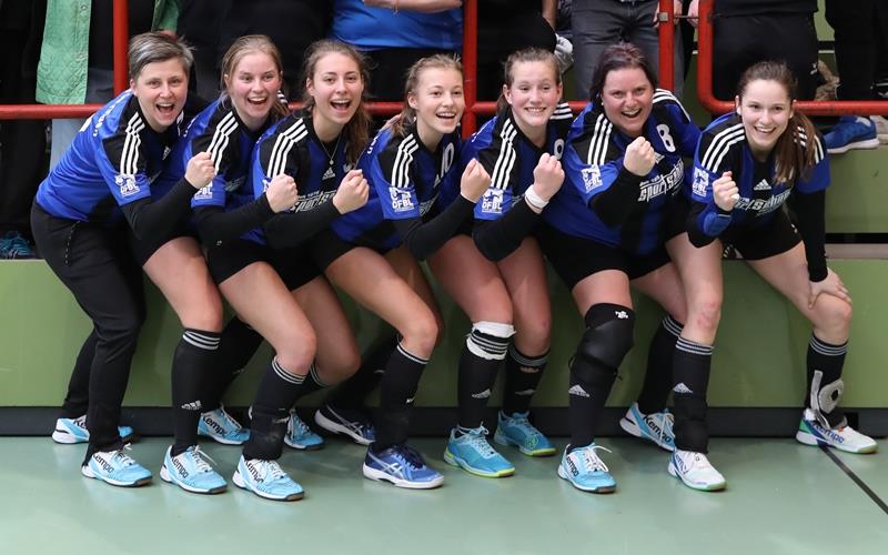TSV Gärtringen Faustball-Frauen Aufstiegsjubel bei den Faustball-Frauen des TSV Gärtringen GB-Foto: Löhnert