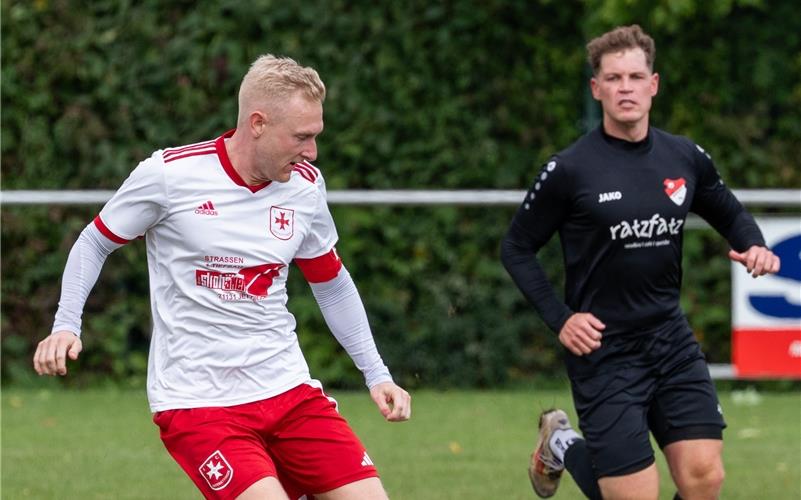Auftakt zu einer turbulenten zweiten Halbzeit FCU-Kapitän Marvin Stöcker erzielte kurz nach Wiederanpfiff das 1:0 für den FCU. GB-Foto: Vecsey