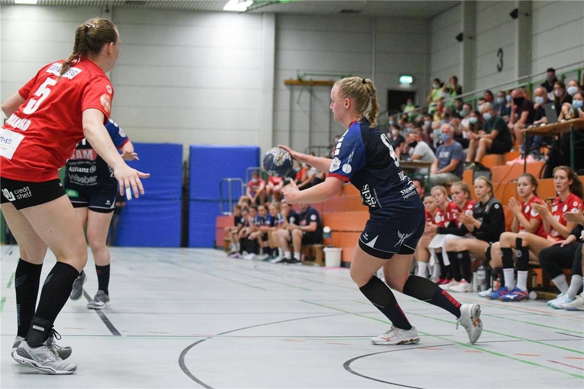 Aylin Bok (SG H2KU Herrenberg) am Ball, HSG Freiburg Red Sparrows vs. SG H2Ku He...