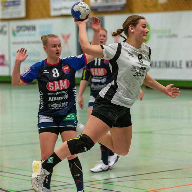 Aylin Bok (SG H2Ku Herrenberg #08) und Jordis Mehrtensd (SV Werder Bremen #08) /...