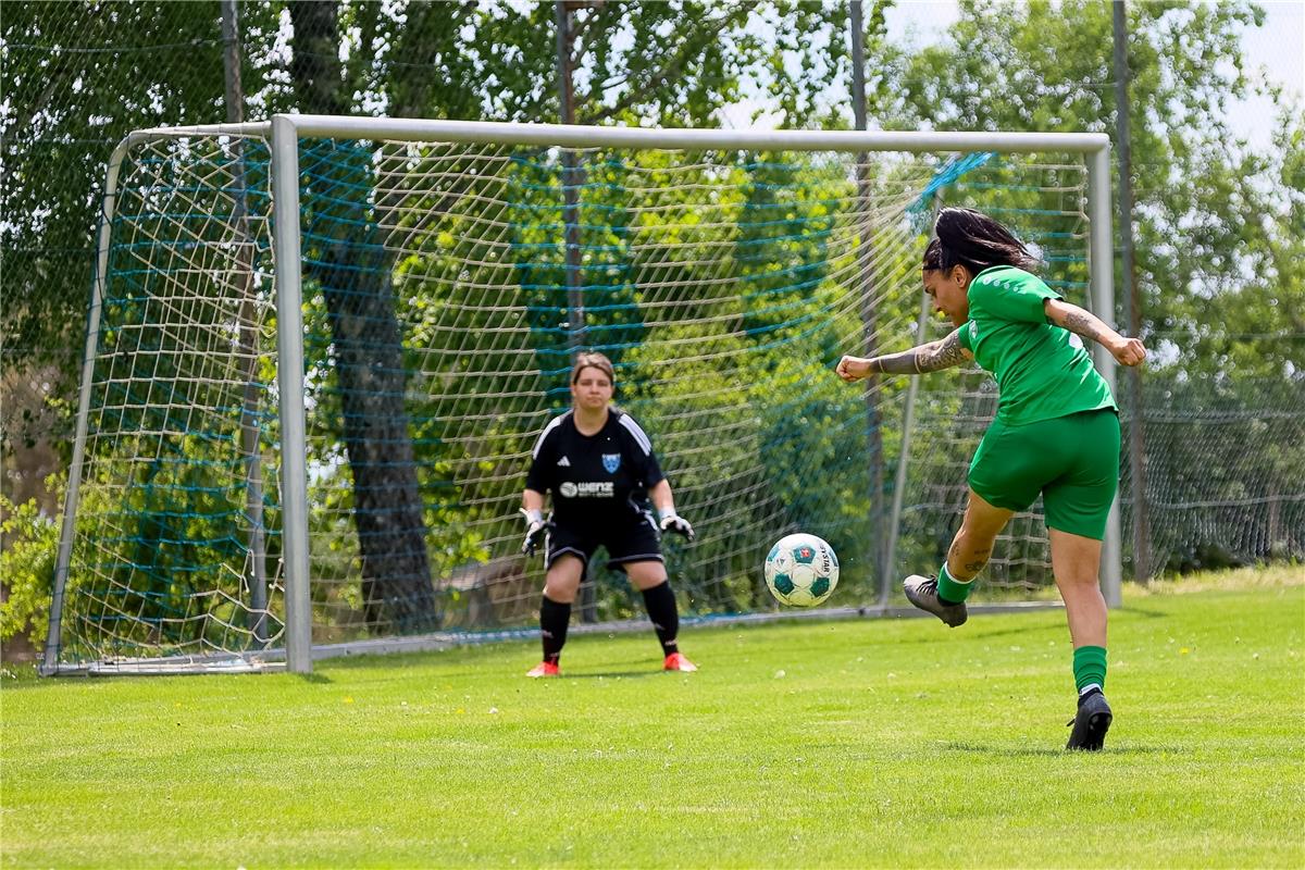 Aylin Raible (SSV Walddorf #01), Melodie Kutzner (VfL Herrenberg II #09)  SSV Wa...