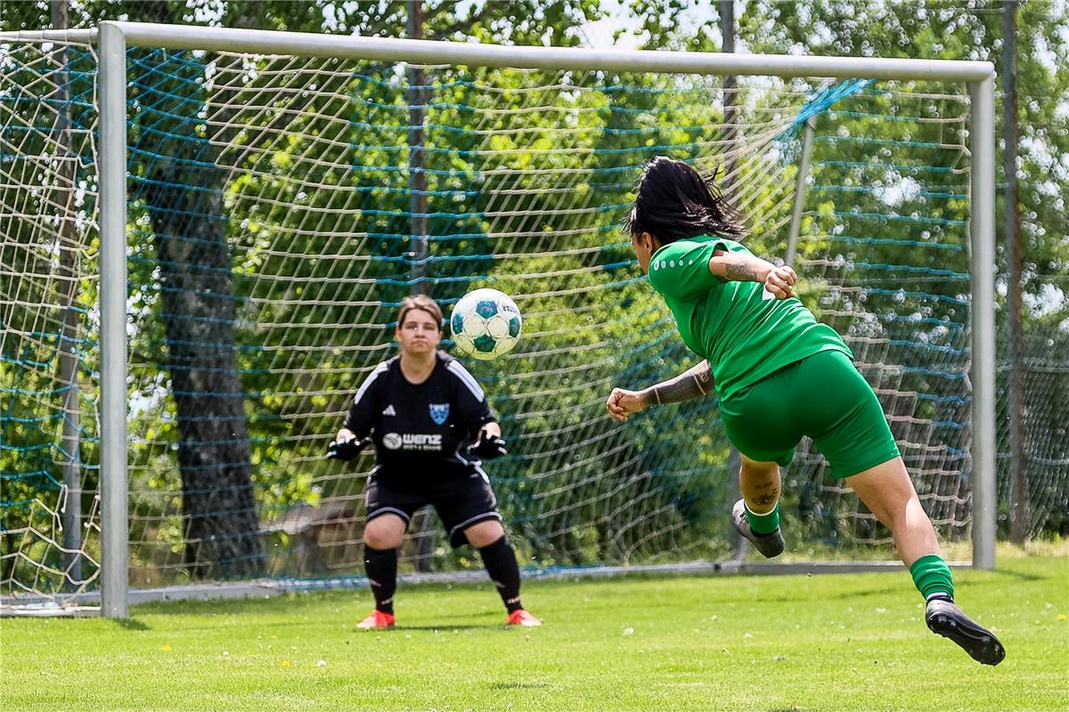 Aylin Raible (SSV Walddorf #01), Melodie Kutzner (VfL Herrenberg II #09)  SSV Wa...