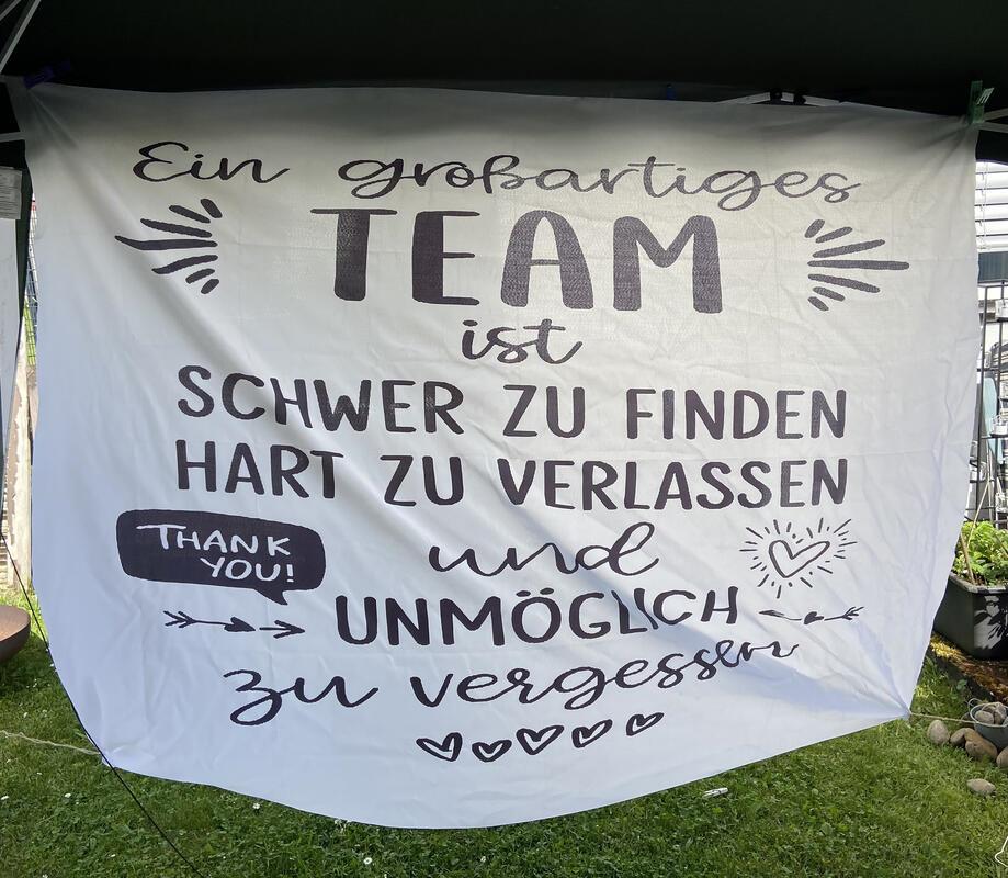 „Banner vom Abschiedsfest der OP-Abteilung des Krankenhauses Herrenberg.“  Von B...