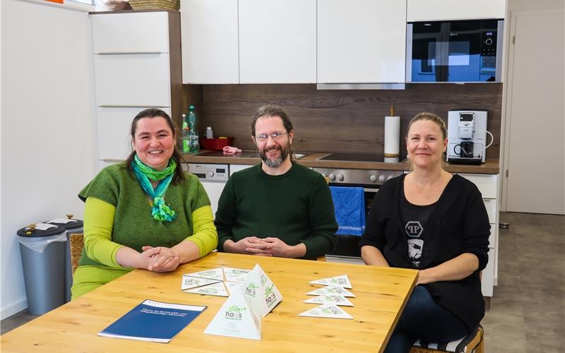 Beate und Michael Haas sowie Kerstin Falk (von links): Der Pflegedienst wurde auf neue Beine gestelltGB-Foto: Geisel