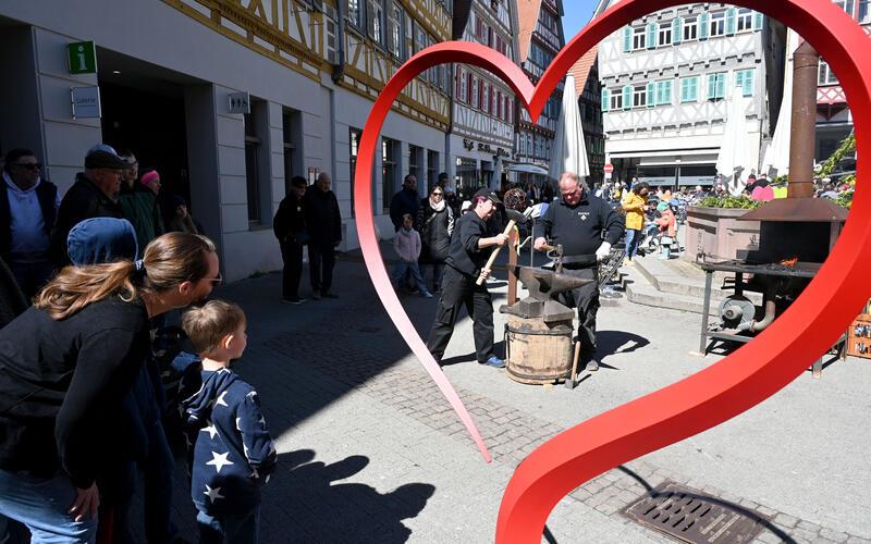 Bei „Herrenberg blüht“ war letztes Jahr auch abseits der Läden viel los. GB-Foto: Holom