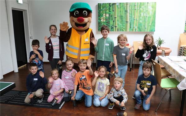 Bei Kindern avanciert Monti schnell zum Hauptdarsteller. GB-Foto: Abfallwirtschaftsbetrieb Böblingen