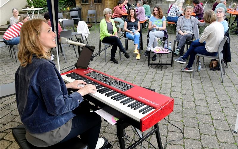 Bei „Kostbar“ geht’s nach einem Spaziergang noch ans Lagerfeuer