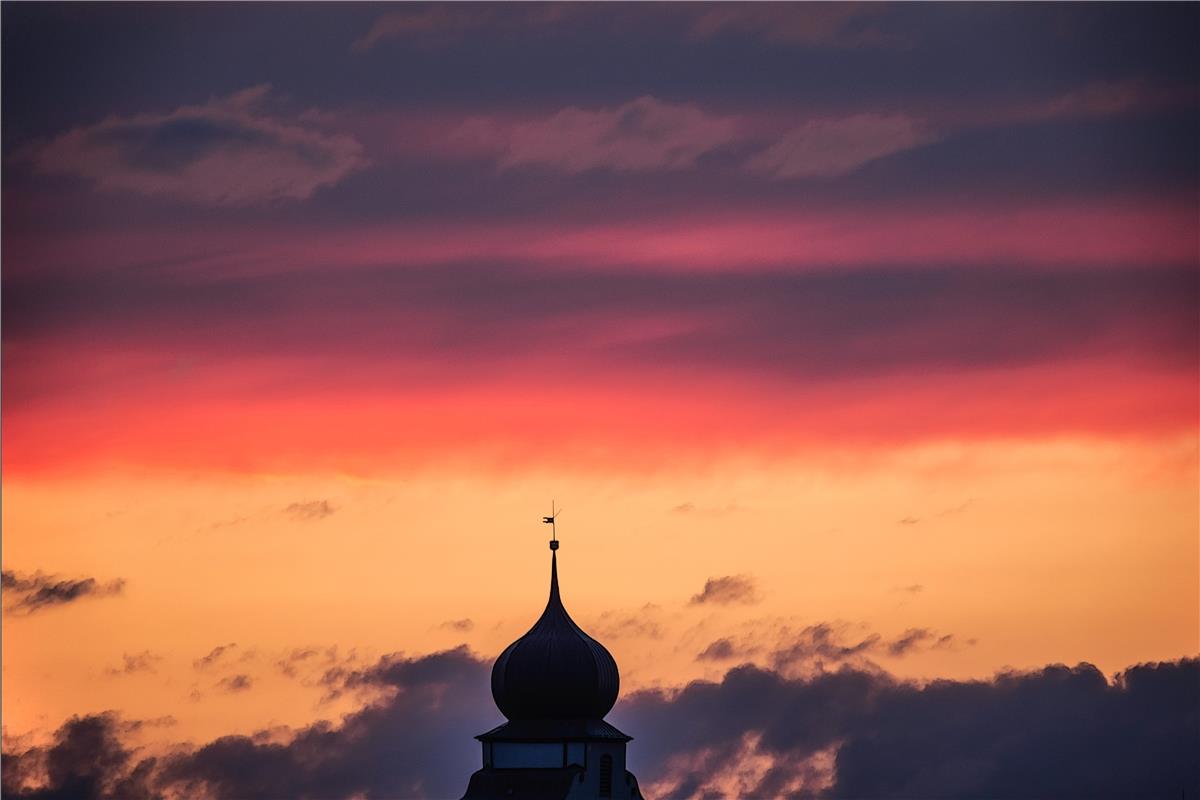 Bei Sonnenuntergang mit herrlichen Farben. Von Sonja Sayer aus Jettingen.