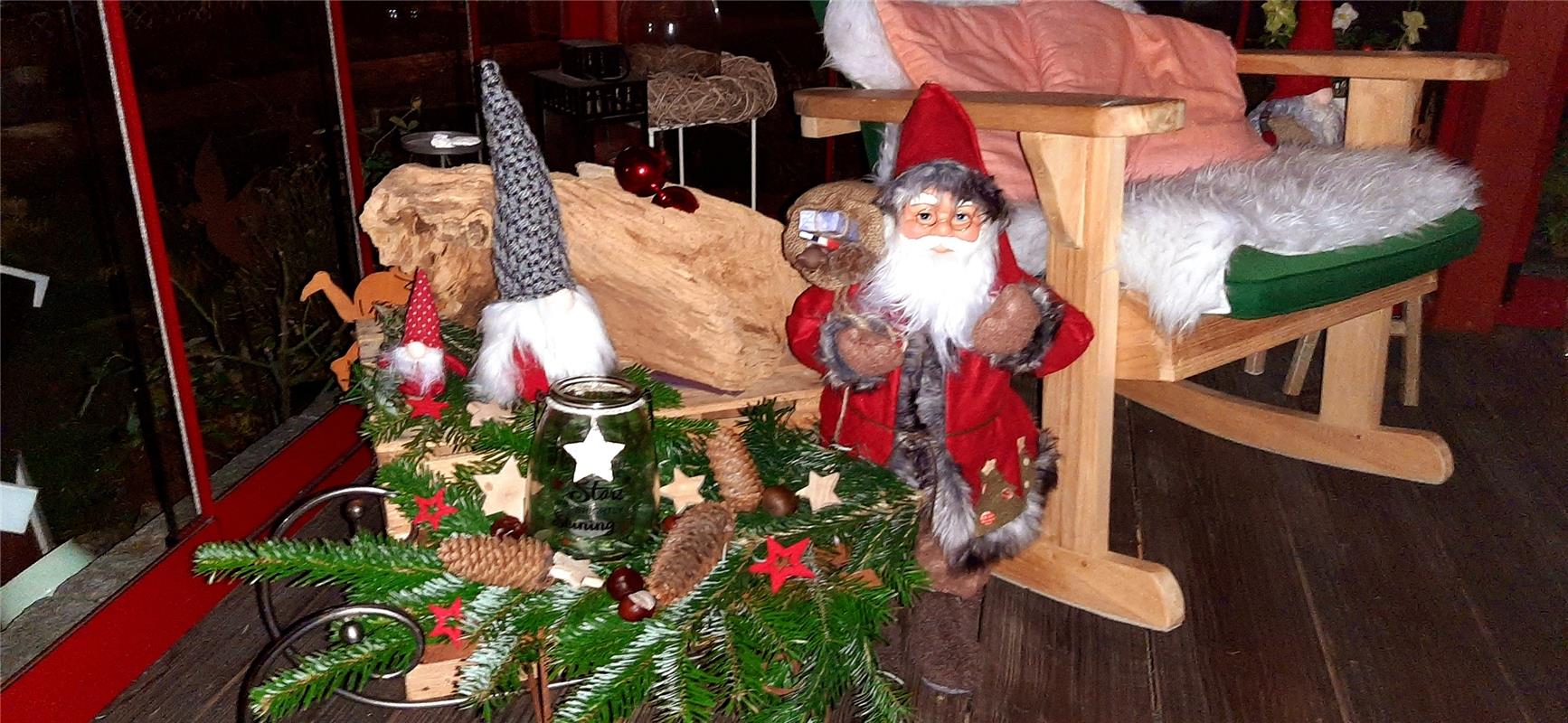 Bei Sylvia  Drechsel aus Bondorf hat der Weihnachtsmann Wichtel-Hilfe aus Skandi...
