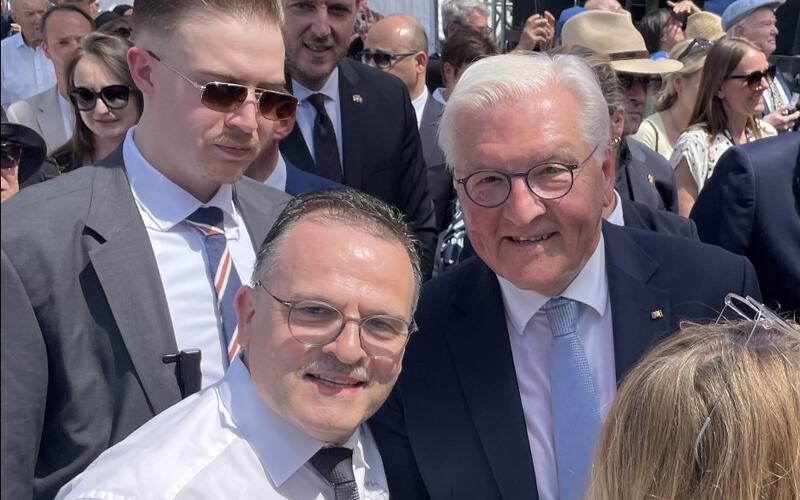 Bei bestem Wetter scheint auch der Bundespräsident gute Laune zu haben.GB-Fotos: Kopp