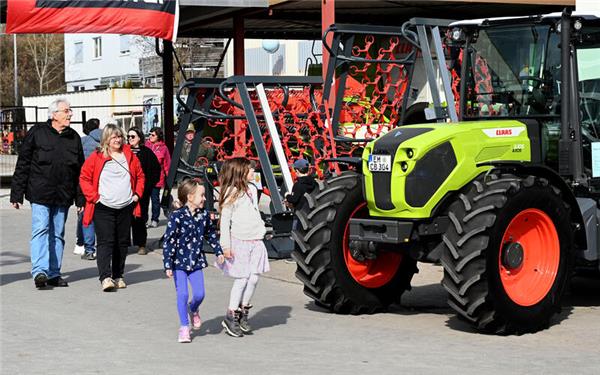 Bei den Landmaschinentagen in Gültstein gibt es auch für Kinder viel zu bestaunen.GB-Foto: Holom