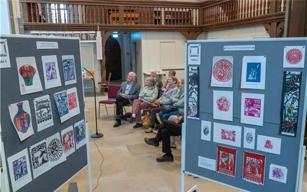 Bei der Ausstellung „Christliche Botschaft“ verbindet sich handwerkliche Präzision mit überraschenden Bildfindungen. GB-Foto: Vecsey