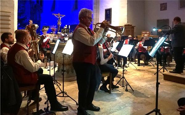 Bei der Ballade „Love of my Life“ von Queen überzeugt Jörg Baumann als Solist an der Trompete.GB-Foto: Straub