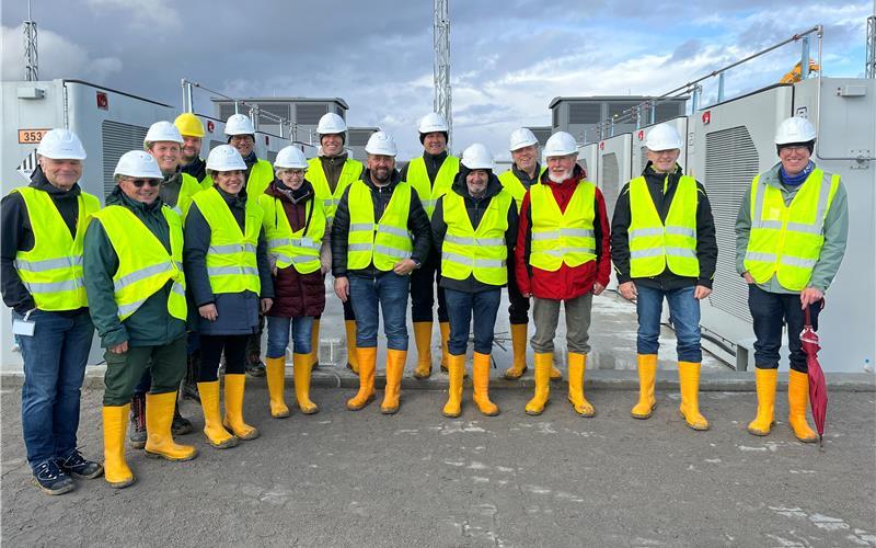 Bei der Besichtigung der Dachterrasse bot sich ein beeindruckender Ausblick auf das Baugelände. GB-Foto: gb