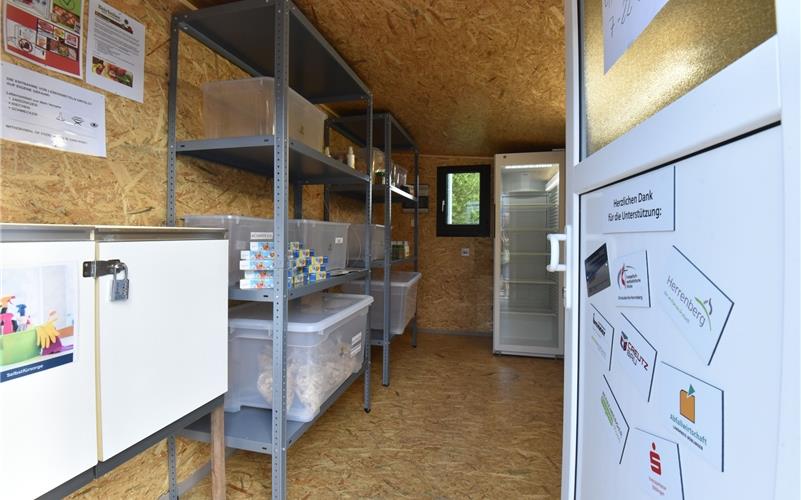 Bei der Einweihung im Juli 2023 stand der Kühlschrank noch wohlbehütet hinten rechts in der Ecke. GB-Foto (Archiv): Vecsey