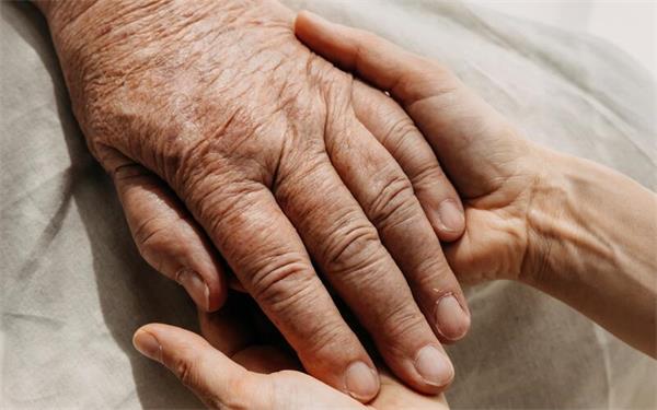 Bei der Pflegeberatung kann Unterstützung nötig sein. GB-Foto (Symbolbild): gb