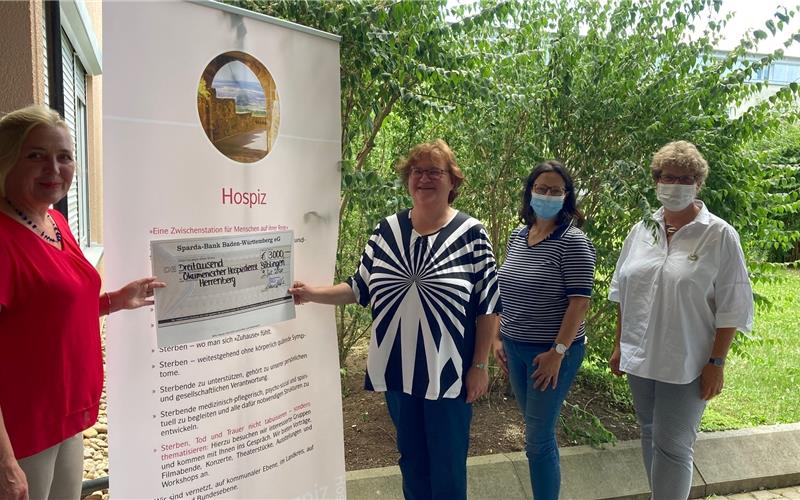 3000 Euro für Ökumenischen Hospizdienst Bei der Spendenübergabe (von links): Monika Pudleiner, Kerstin Reese, Claudia Gack und Heidrun Kopp GB-Foto: gb