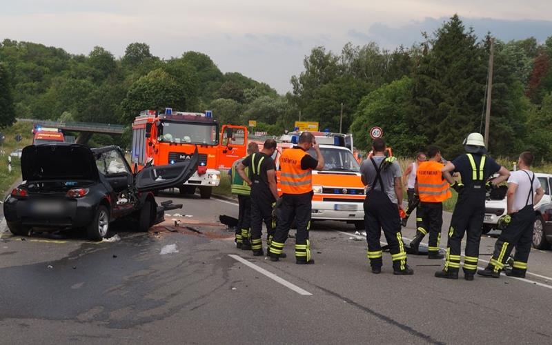Bei einem Unfall bei Rottenburg stirbt eine FrauGB-Foto: SDMG/Dettenmeyer