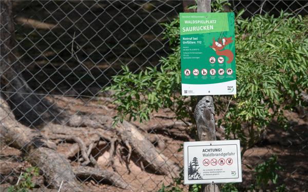 Bei erhöhter Waldbrandgefahr – wie derzeit auch in Entringen – werden die Feuerstellen vorsorglich gesperrt. Zudem gilt im Wald bis 31. Oktober das gesetzlich vorgeschriebene Rauchverbot.GB-Foto: Schmidt