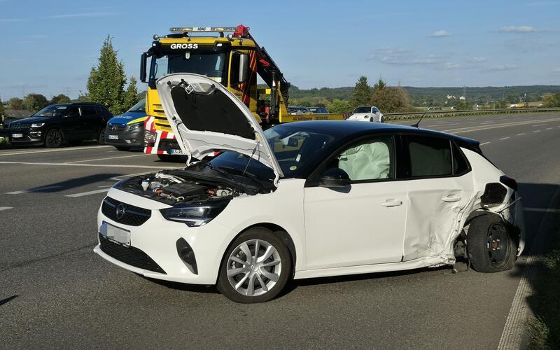 Beide Autos waren nach dem Unfall nicht mehr fahrbereit. GB-Foto: SDMG
