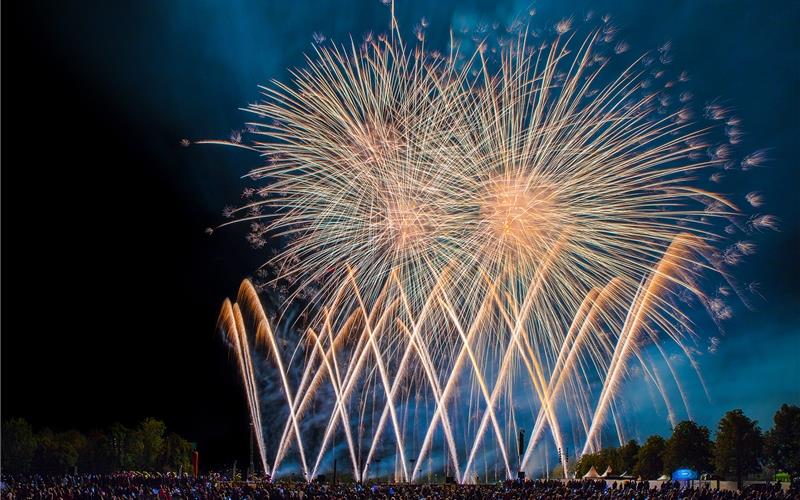 „Gäubote“-Adventskalender: Flammende Sterne und Seenachtsfest Beim Festival „Flammende Sterne“ zeigen Pyrotechniker aus aller Welt ihr Können. GB-Foto: gb