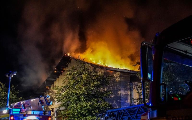 Die Vergärungsanlage wird neu aufgebaut Beim Großbrand wurden die Anliefer-, Aufbereitungs- und Hauptrottehalle sowie der Gasspeicher mit allen Maschineneinrichtungen nahezu vollständig zerstört GB-Foto: SDMG/Dettenmeyer