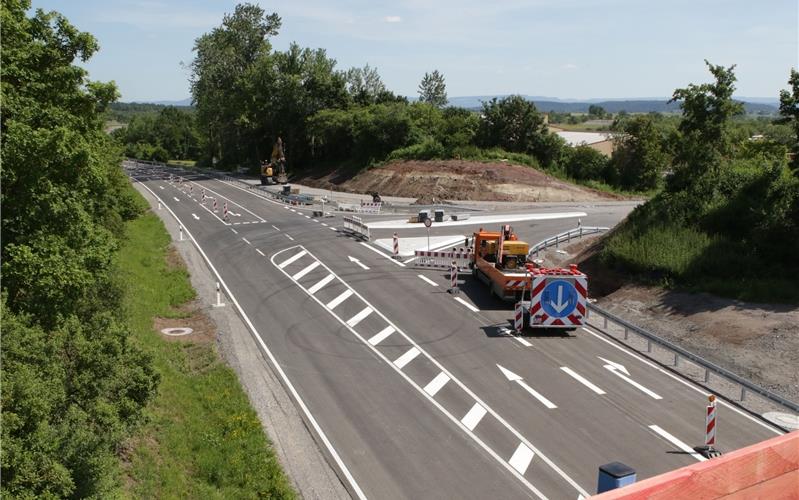 Viele Beschwerden wegen der Umleitungsroute durch Kayh Beim Kayher Wertstoffhof wird eine Verbindungrampe zur Bundesstraße gebautGB-Foto: Bäuerle