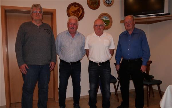Beim Schützenverein Mönchberg wurden (von links) Volkert Maart (25 Jahre Mitgliedschaft), Ernst Bauer (40), Gerhard Broos (50) und Hans Platz (60) geehrt. GB-Foto: gb