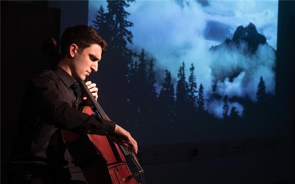 Benjamin Kautter ist Cellist bei den Stuttgarter Philharmonikern. GB-Foto: Schmidt