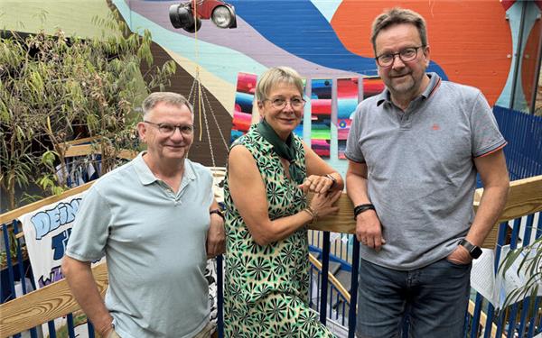 Bernd Heinrich, Brigitte Dammenhain und Bertram Schneider (von links): „Eine tolle Schule.“ GB-Foto: Bäuerle