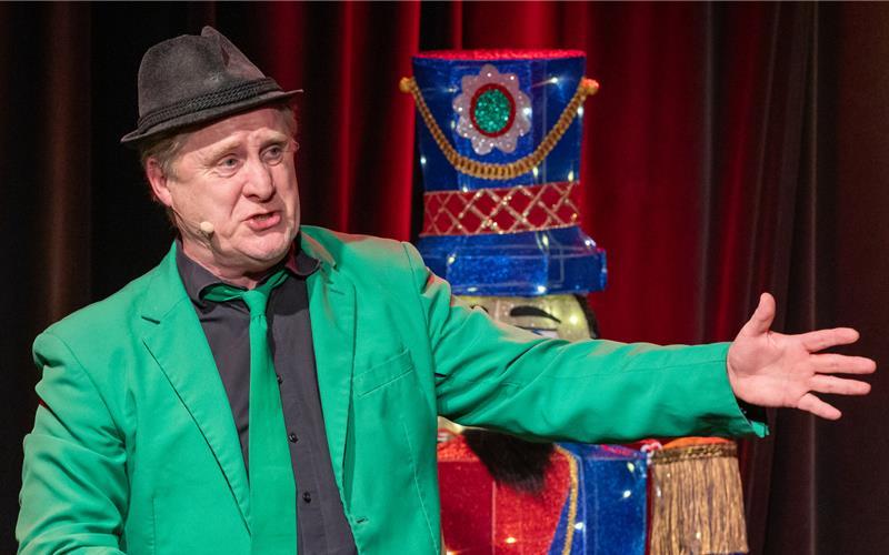 Bernd Kohlhepp im Mauerwerk: Praktische Geschenktipps gibt’s für die schwäbische Hausfrau. GB-Foto: Vecsey