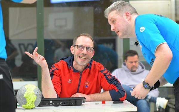 Bernd Nüßle am Zeitnehmertisch bei einem Spiel der Kuties. GB-Foto: Gebhardt