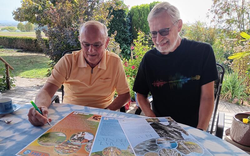 Bernd Schlanderer (links) und Armin Hess planen die nächsten Reise-Präsentationen. GB-Foto: gb