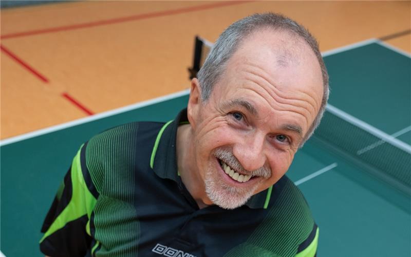 Bernd Weiss hat sichtlich Spaß beim Tischtennis. GB-Foto: Vecsey