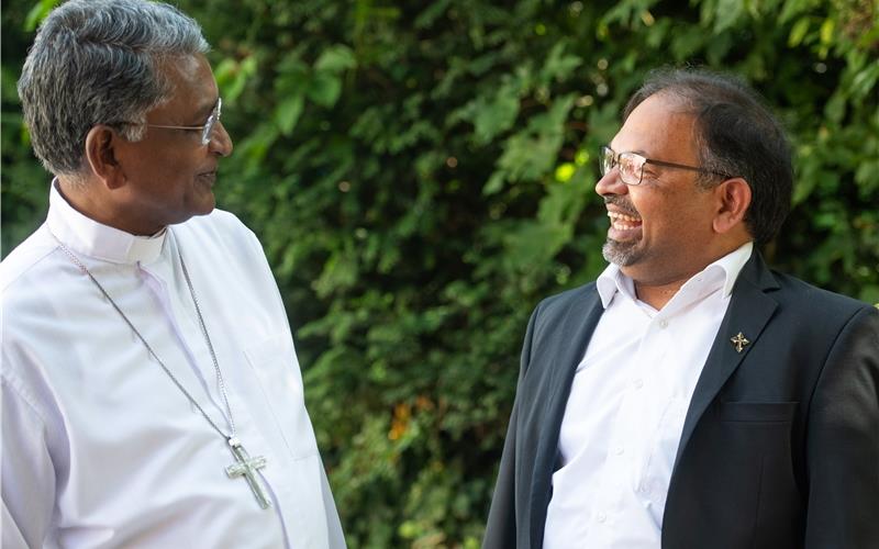 Besuch aus der Heimat: Bischof Ambrose Pitchaimuthu (links) und Pfarrvikar Martin Santha Kumar David.GB-Foto: Schmidt