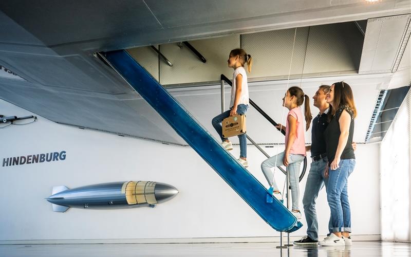 Besucher können eins der Luftschiffe innen und außen erleben.GB-Foto: Zeppelinmuseum Friedrichshafen