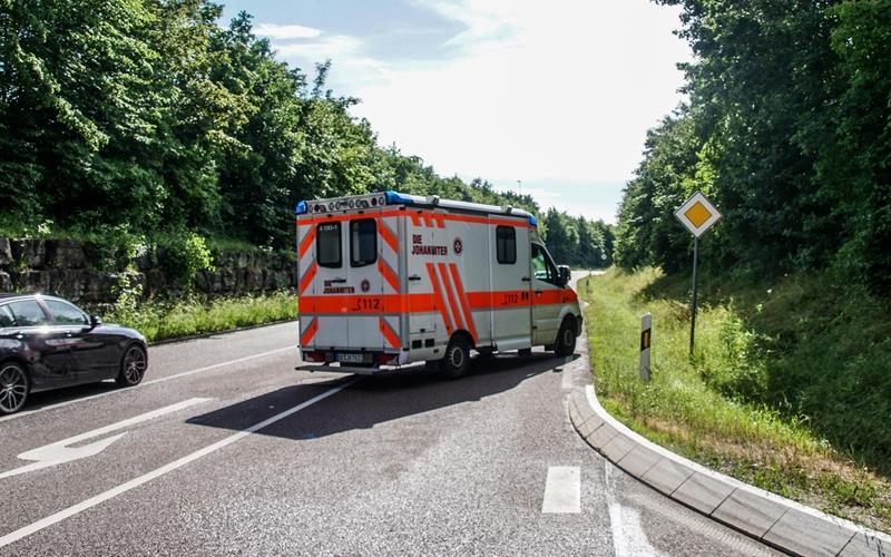 Drei Verletzte am Abend
bei Autounfall in Nufringen