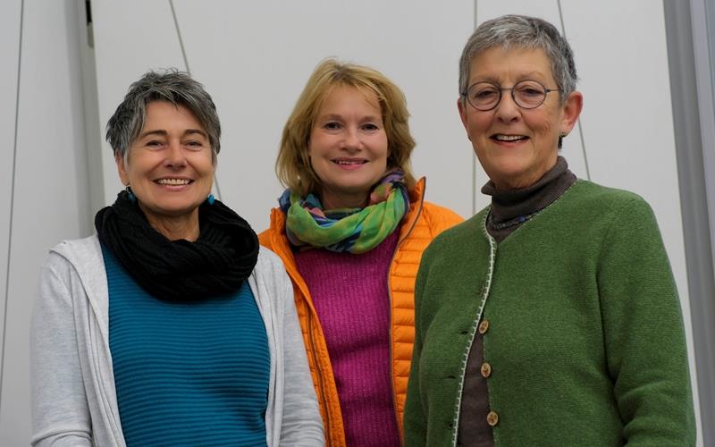 Bettina Kopf, Annette Arenz und Brigitte Püllen (von links) organisieren die Lernbegleitung.GB-Foto: Uwe Kopf