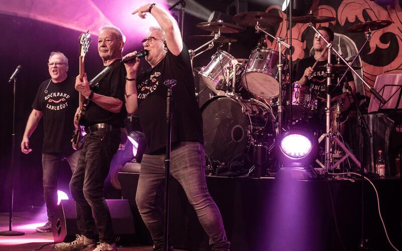 Biergarten-Flair trifft auf Rock-Hymnen